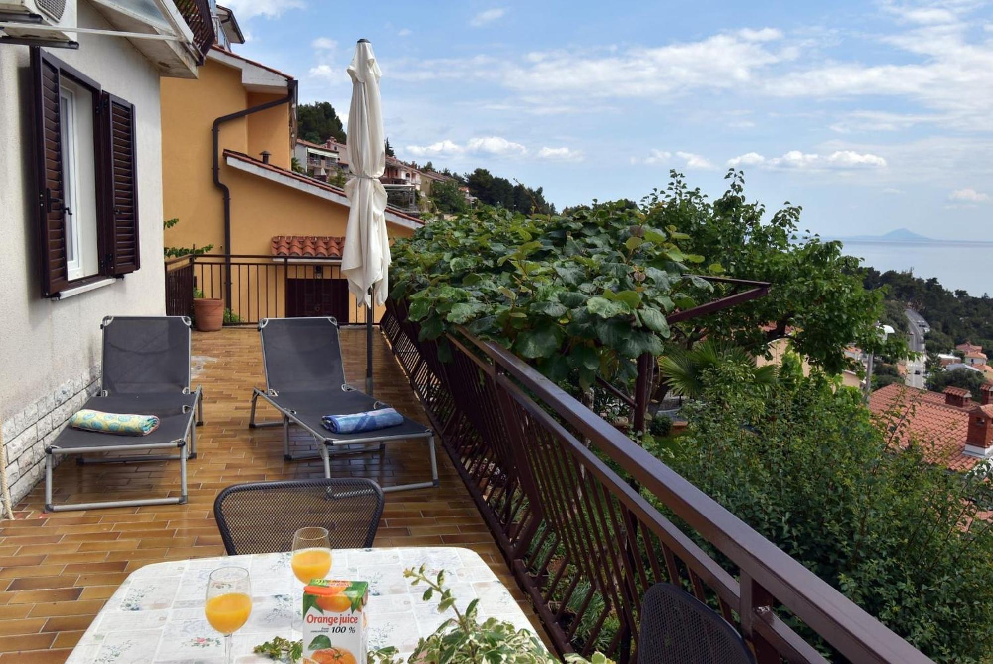 Apartment Neda In Rabac With Bay View ภายนอก รูปภาพ