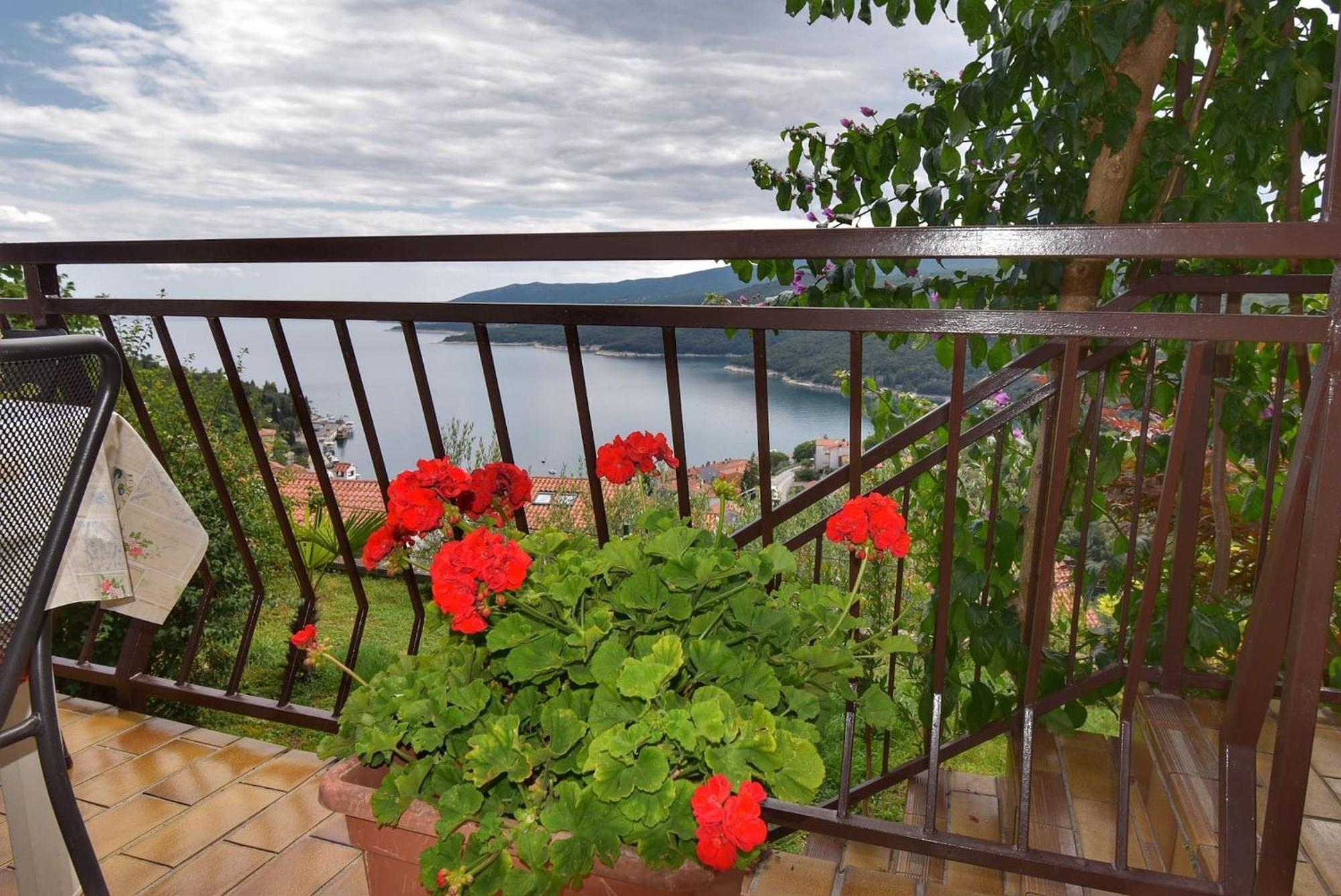 Apartment Neda In Rabac With Bay View ภายนอก รูปภาพ
