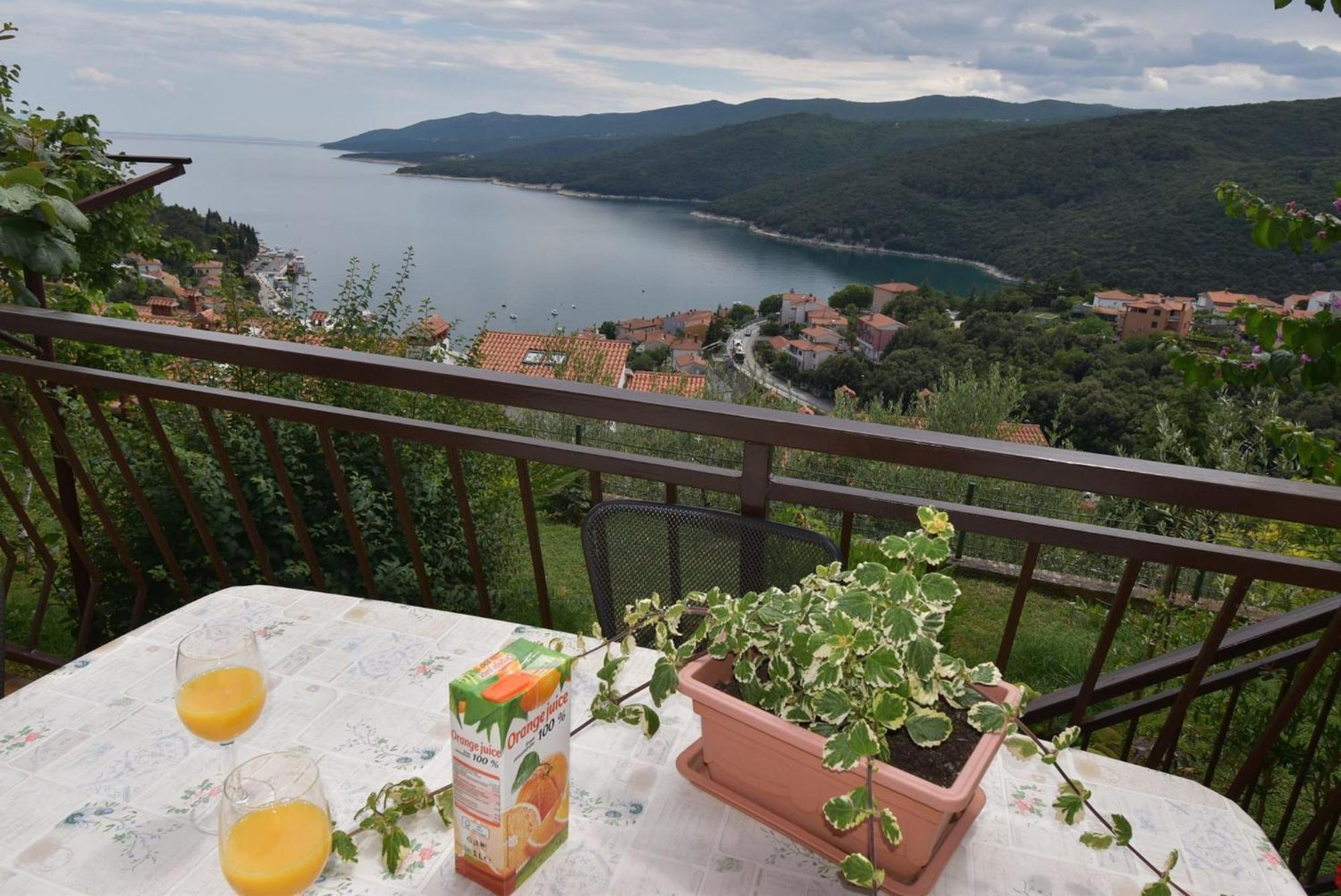 Apartment Neda In Rabac With Bay View ภายนอก รูปภาพ